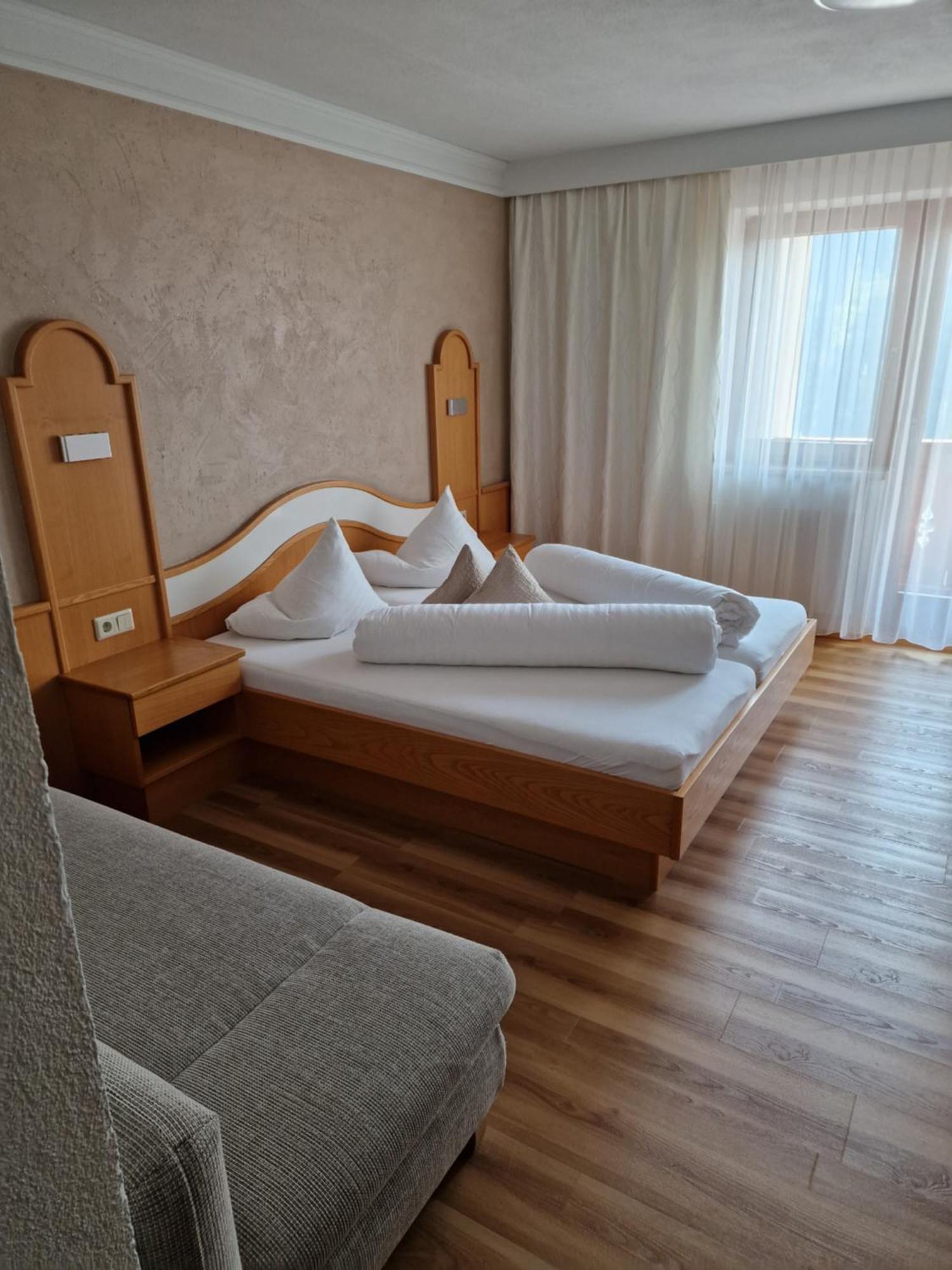 Hotel Romantica יארצנס מראה חיצוני תמונה
